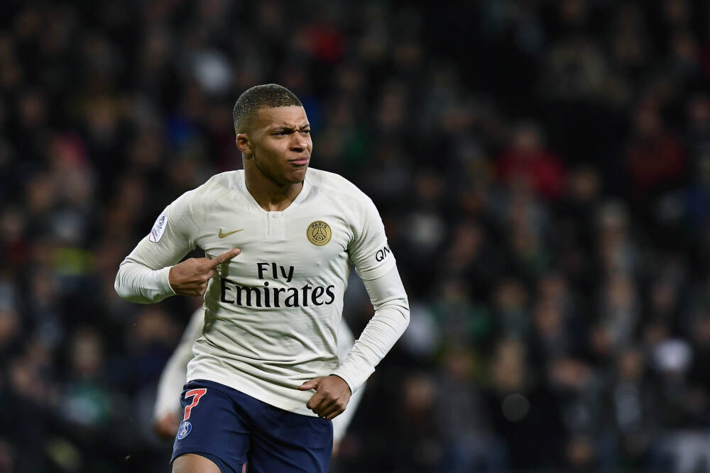 视频丨共同见证 天安门广场新年首场升旗仪式